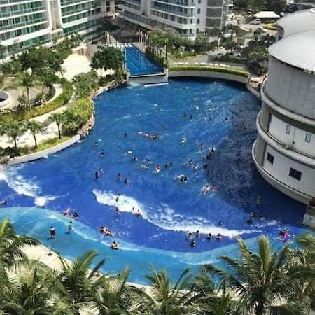 Manila Urban Resort at Azure Exterior foto