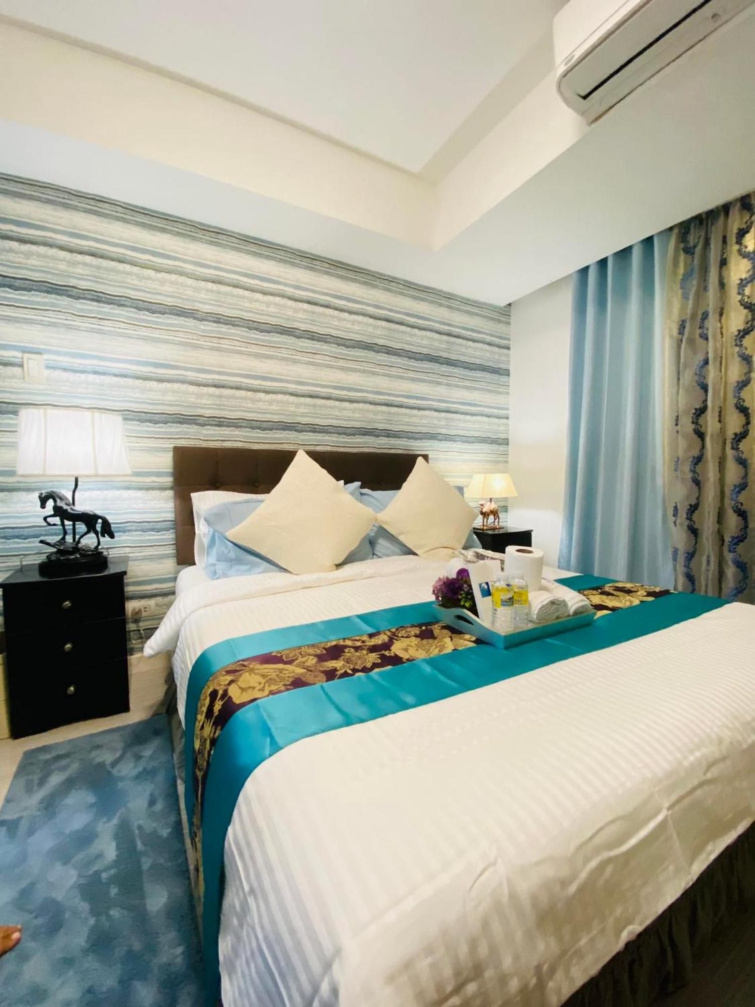 Manila Urban Resort at Azure Exterior foto