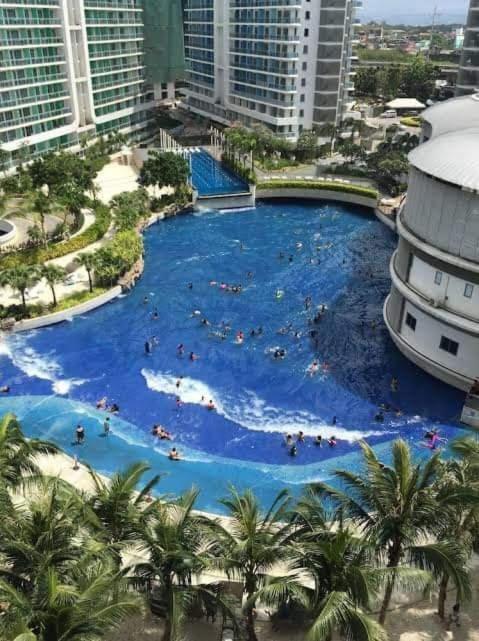 Manila Urban Resort at Azure Exterior foto