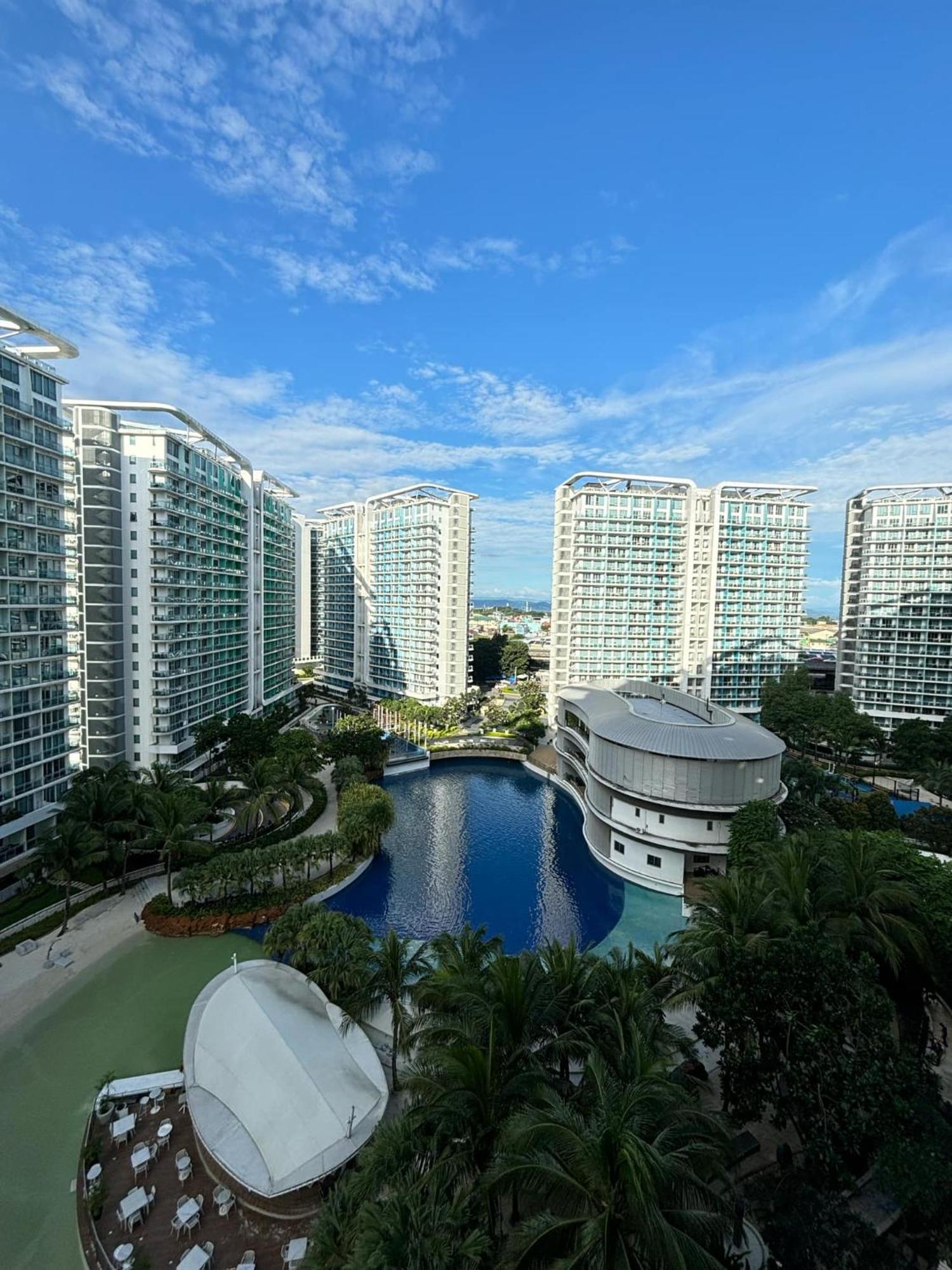 Manila Urban Resort at Azure Exterior foto