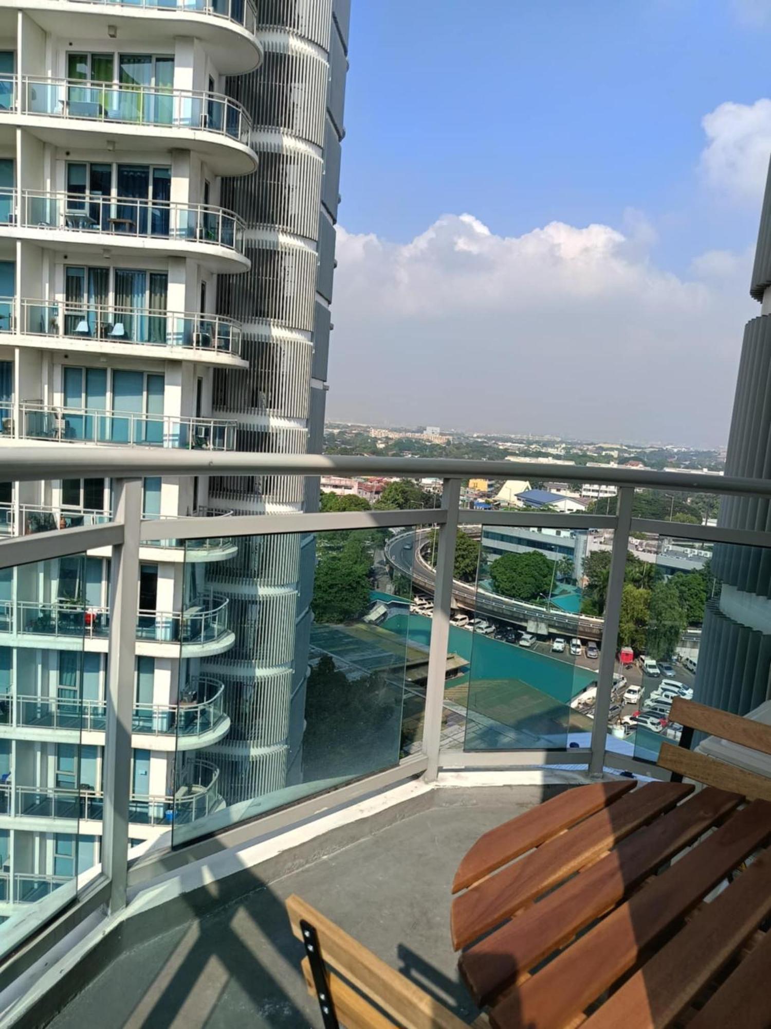 Manila Urban Resort at Azure Exterior foto