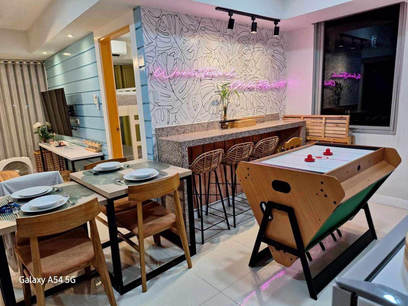 Manila Urban Resort at Azure Exterior foto