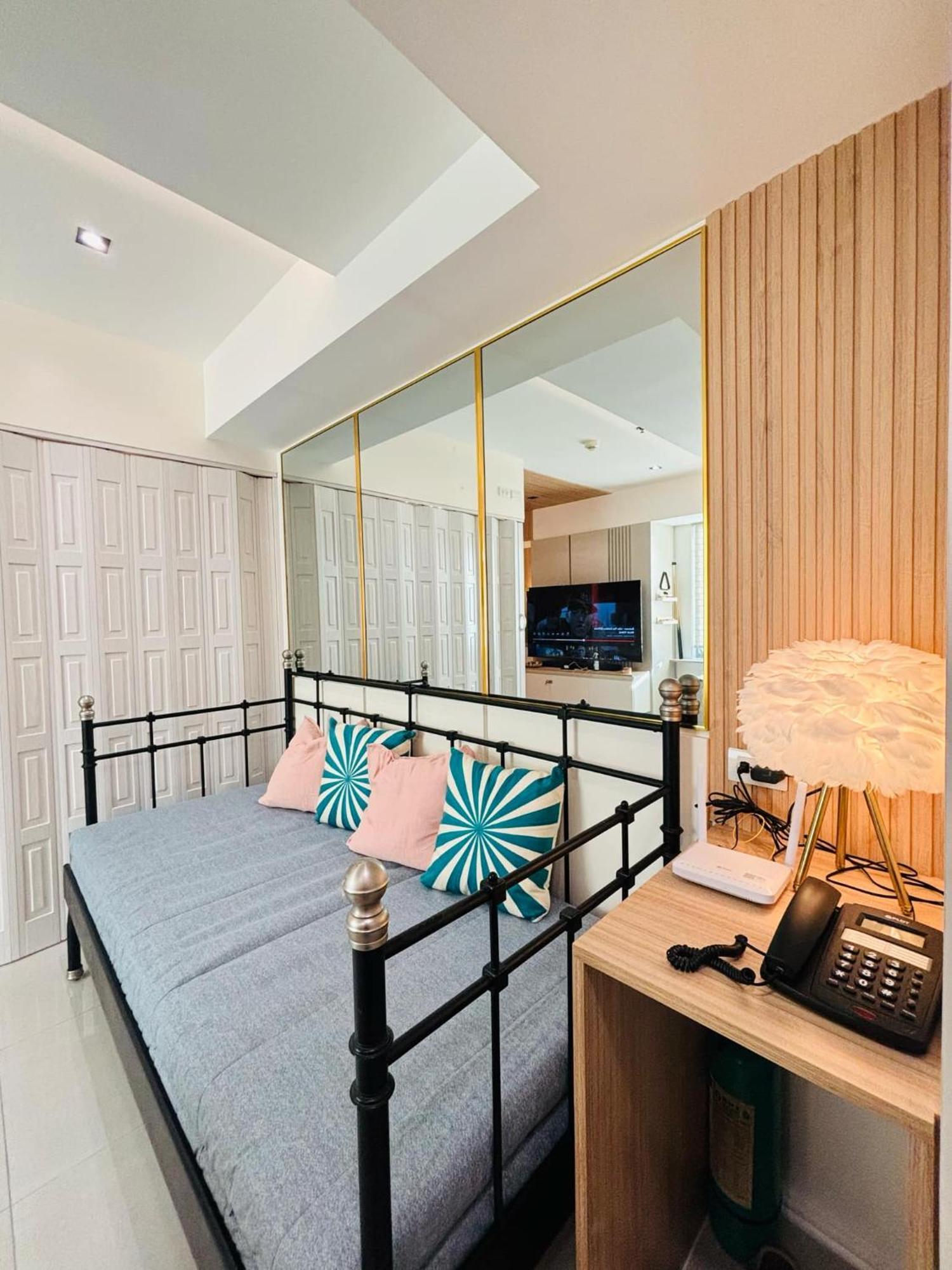 Manila Urban Resort at Azure Exterior foto