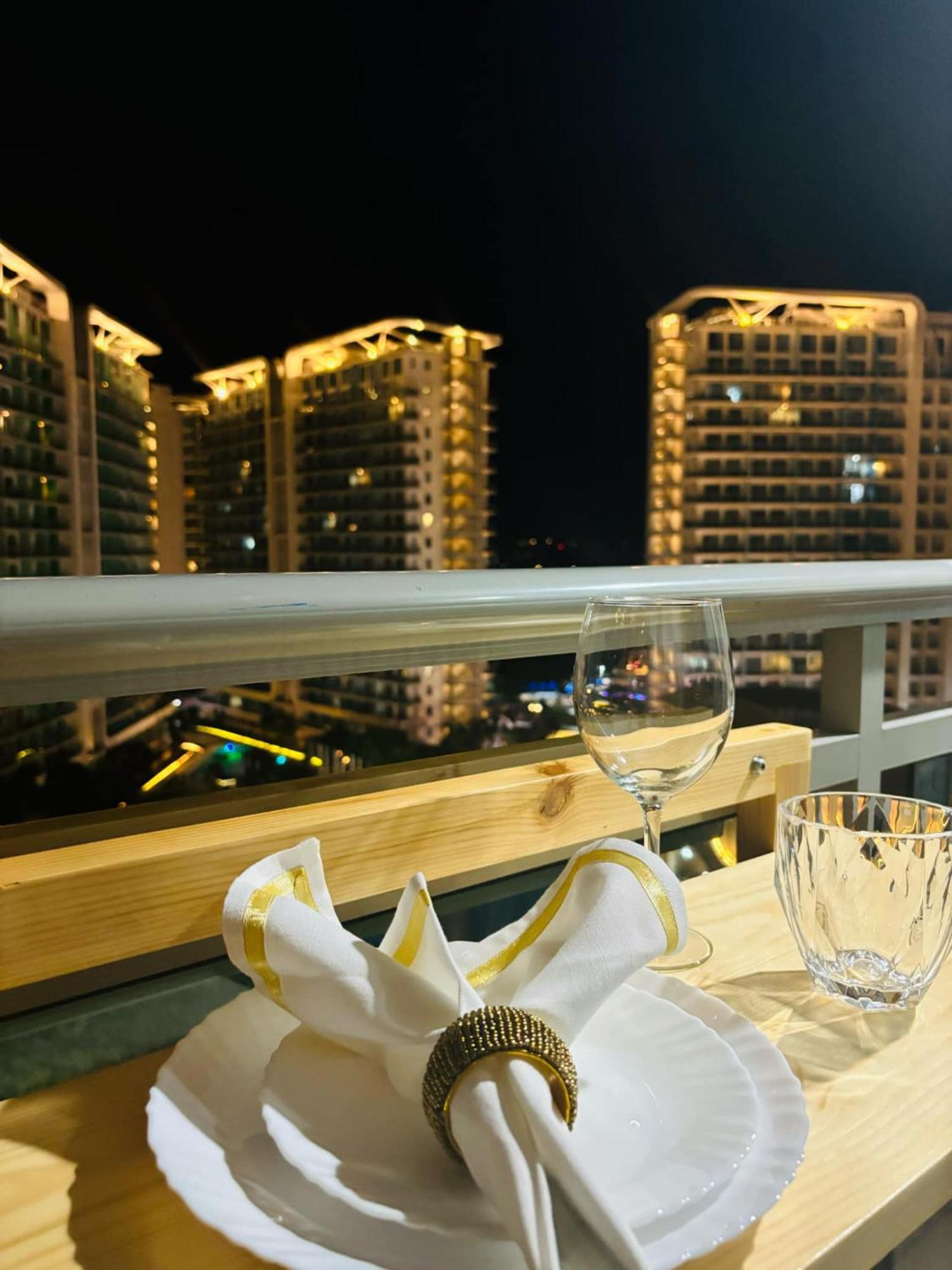 Manila Urban Resort at Azure Exterior foto